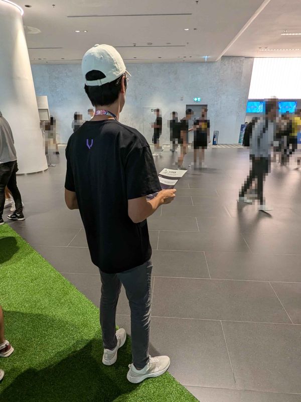 tserg 在 Vyper 展位工作